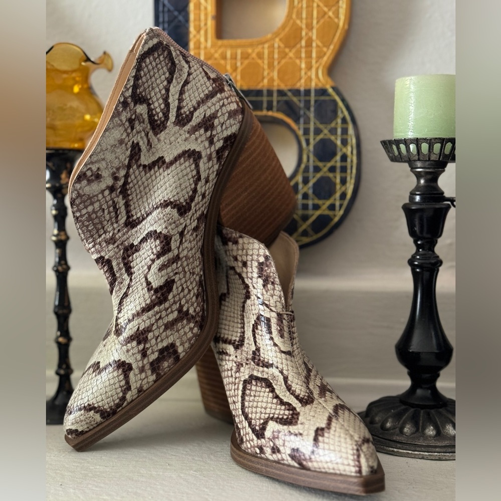 Vince Camuto Snakeskin Booties, barely worn, US 8M